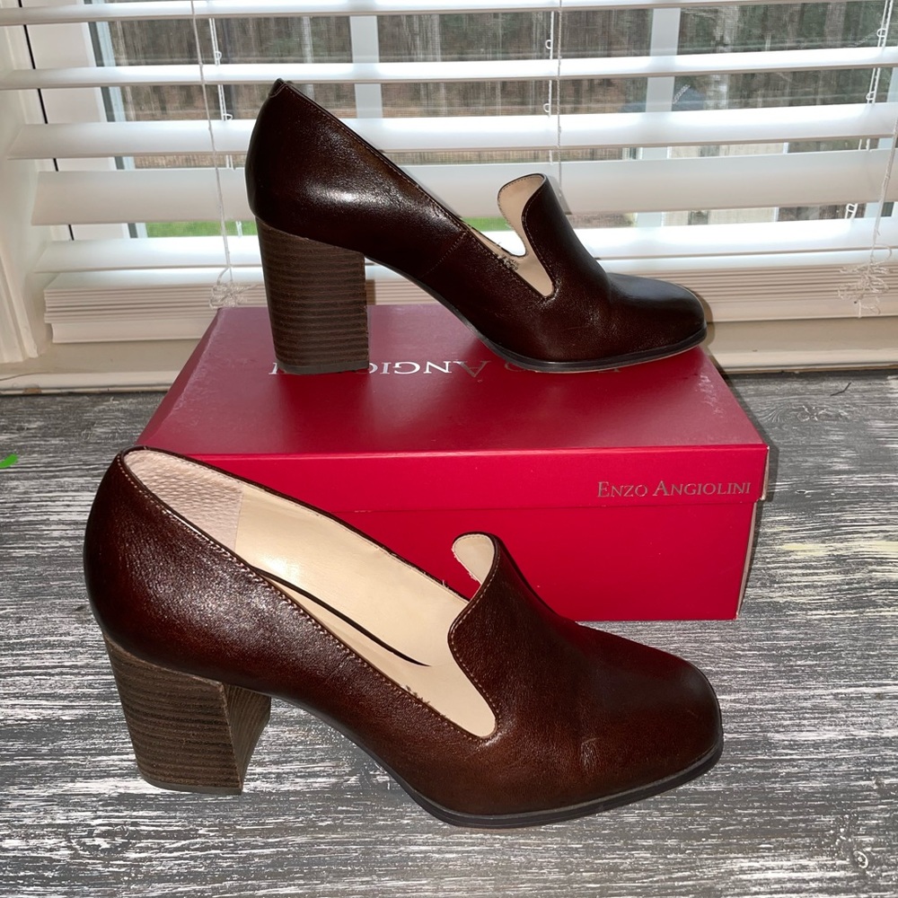Enzo Angiolini size 8.5 chocolate block heel leather loafers.